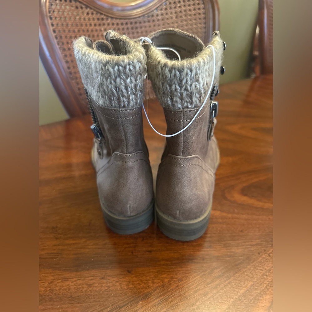 Women’s brown lace-up side zip bootie size 7.5 vegan leather - Picture 3 of 5